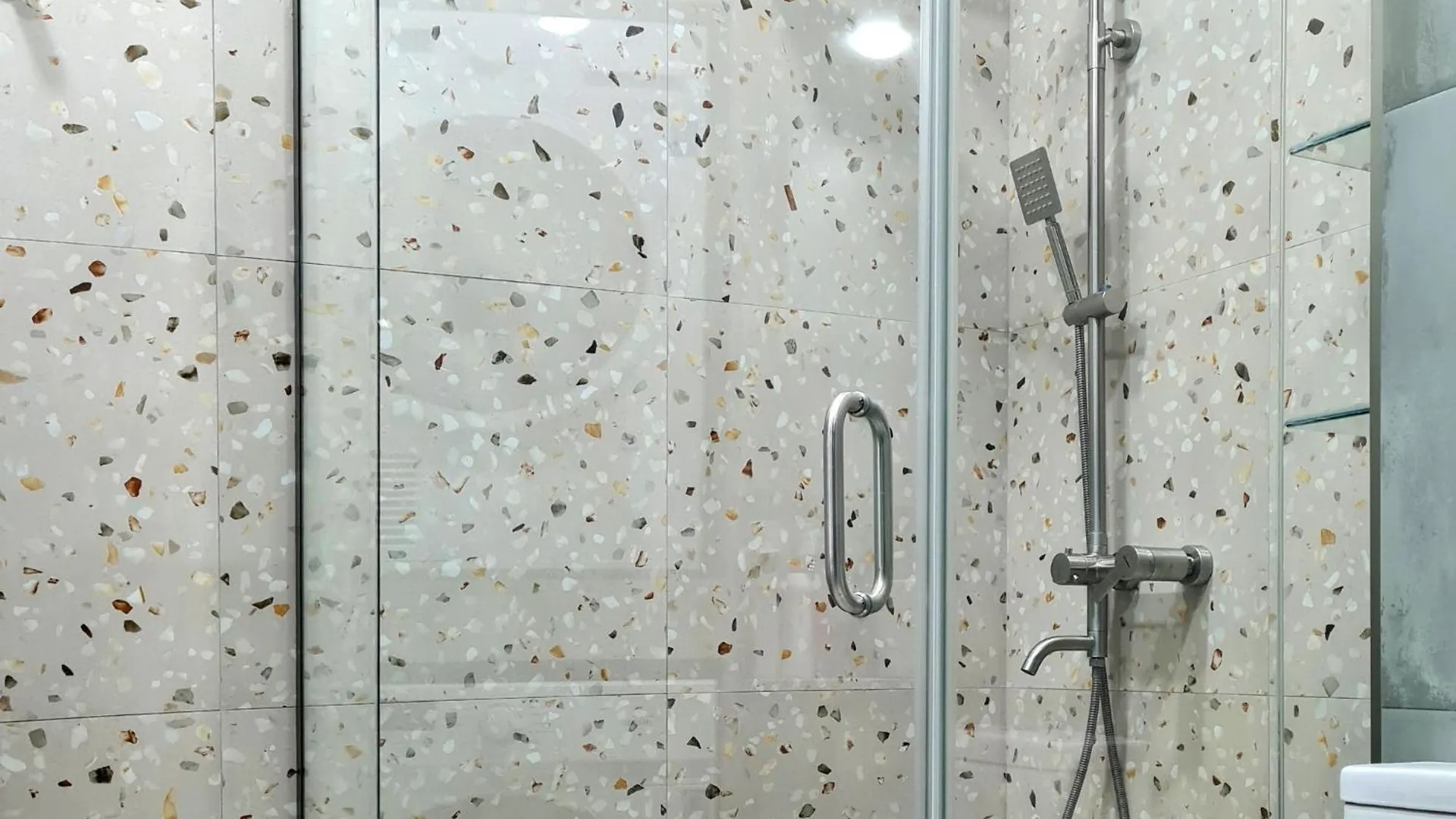Modern 1Br Apartment With Kitchen, Balcony Sea View Batoemi