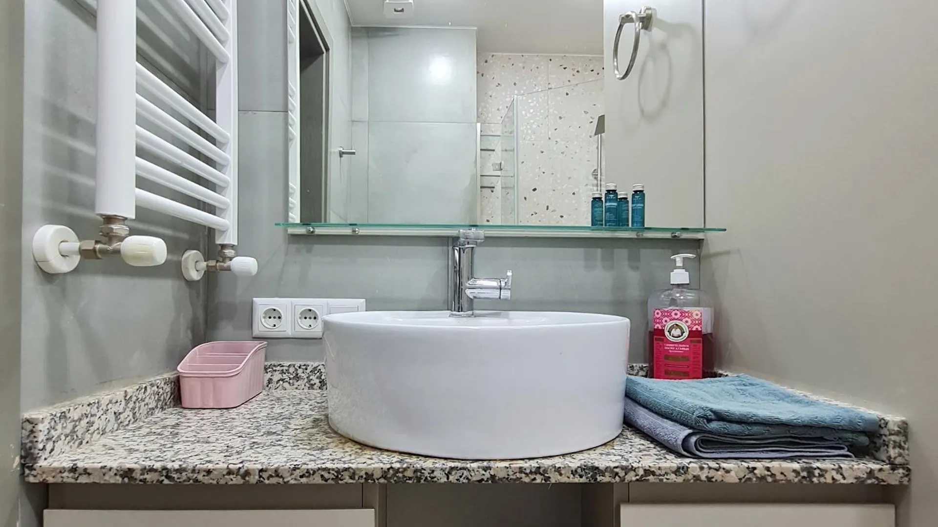 Modern 1Br Apartment With Kitchen, Balcony Sea View Batoemi